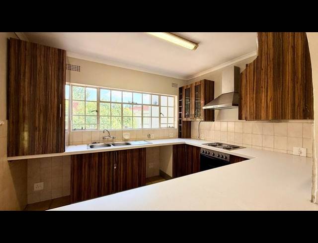 2 BEDROOM APARTMENT FOR SALE IN BRYANSTON